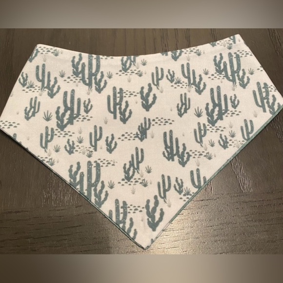 Sage western skull/ cactus double sided Dog bandana - Picture 3 of 3
